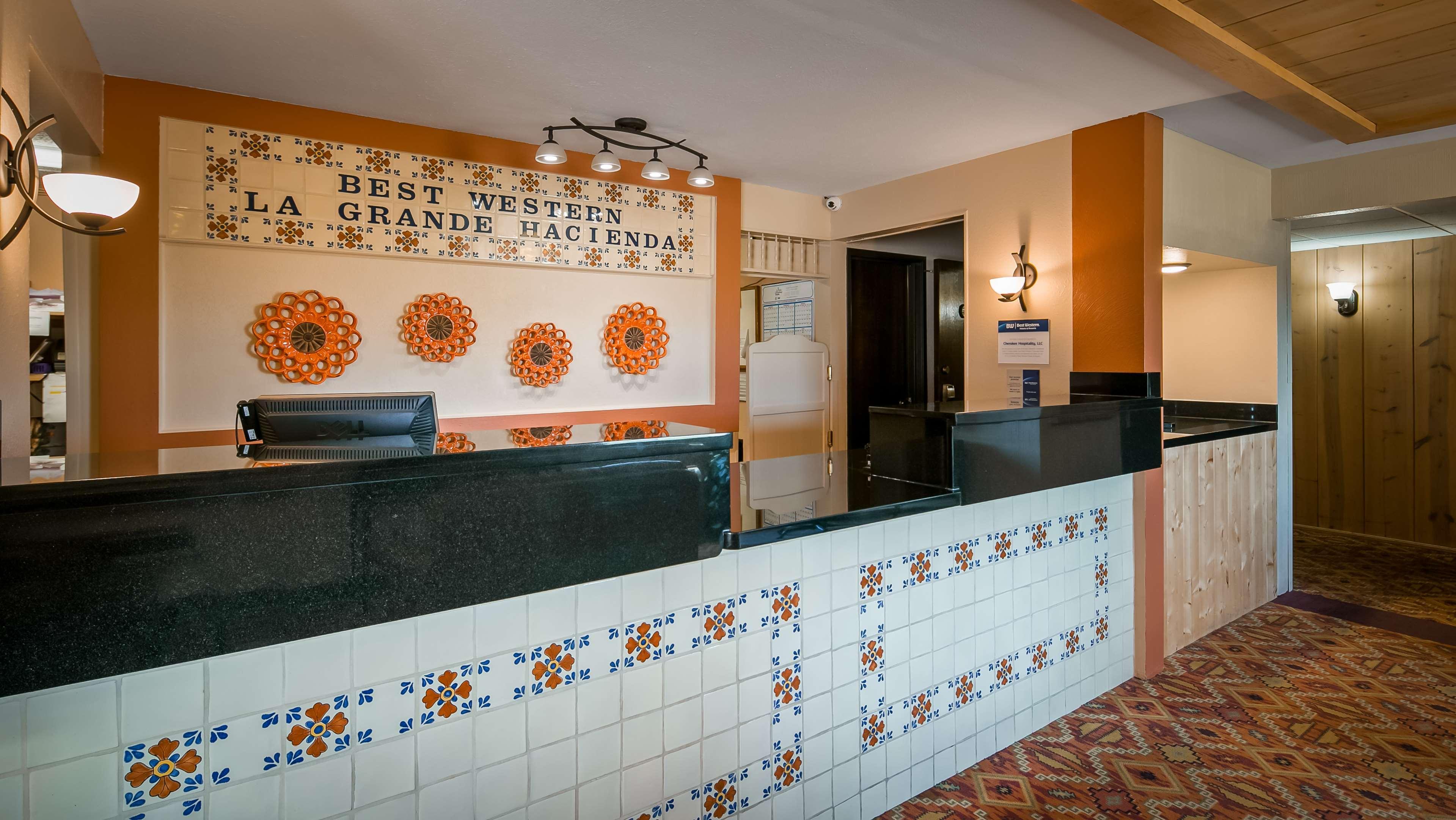 Best Western La Grande Hacienda Cherokee Exterior photo